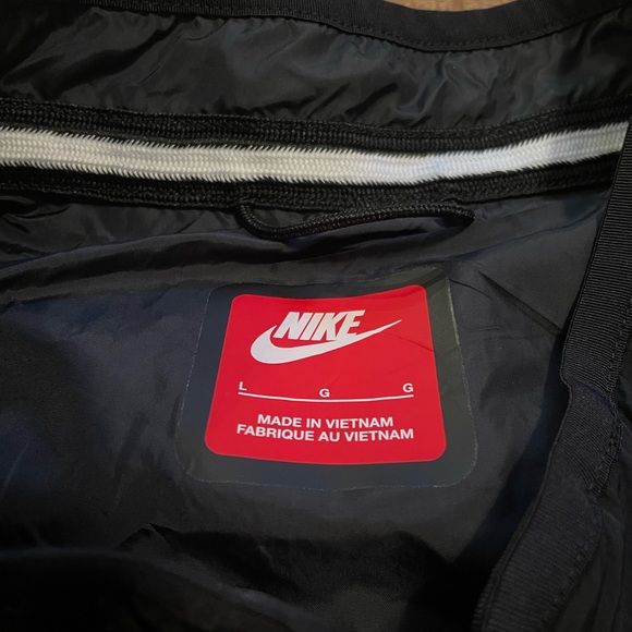 Nike Sportswear NSW Tech Woven Vest FZ0748-010 - Picture 4 of 6